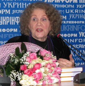 Королева української поезії (90-річчя Ліни Костенко)